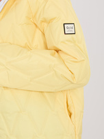 Pastelowa żółta pikowana kurtka z kieszeniami 