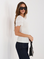 Ecru Sommerbluse Boho mit kurzen Ärmeln.