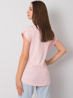 Jasnoróżowy t-shirt z nadrukiem Aloha