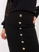 Czarna midi spódnica z ozdobnymi guzikami 
