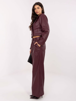 Burgundowe spodnie z ekoskóry z zakładkami RUE PARIS