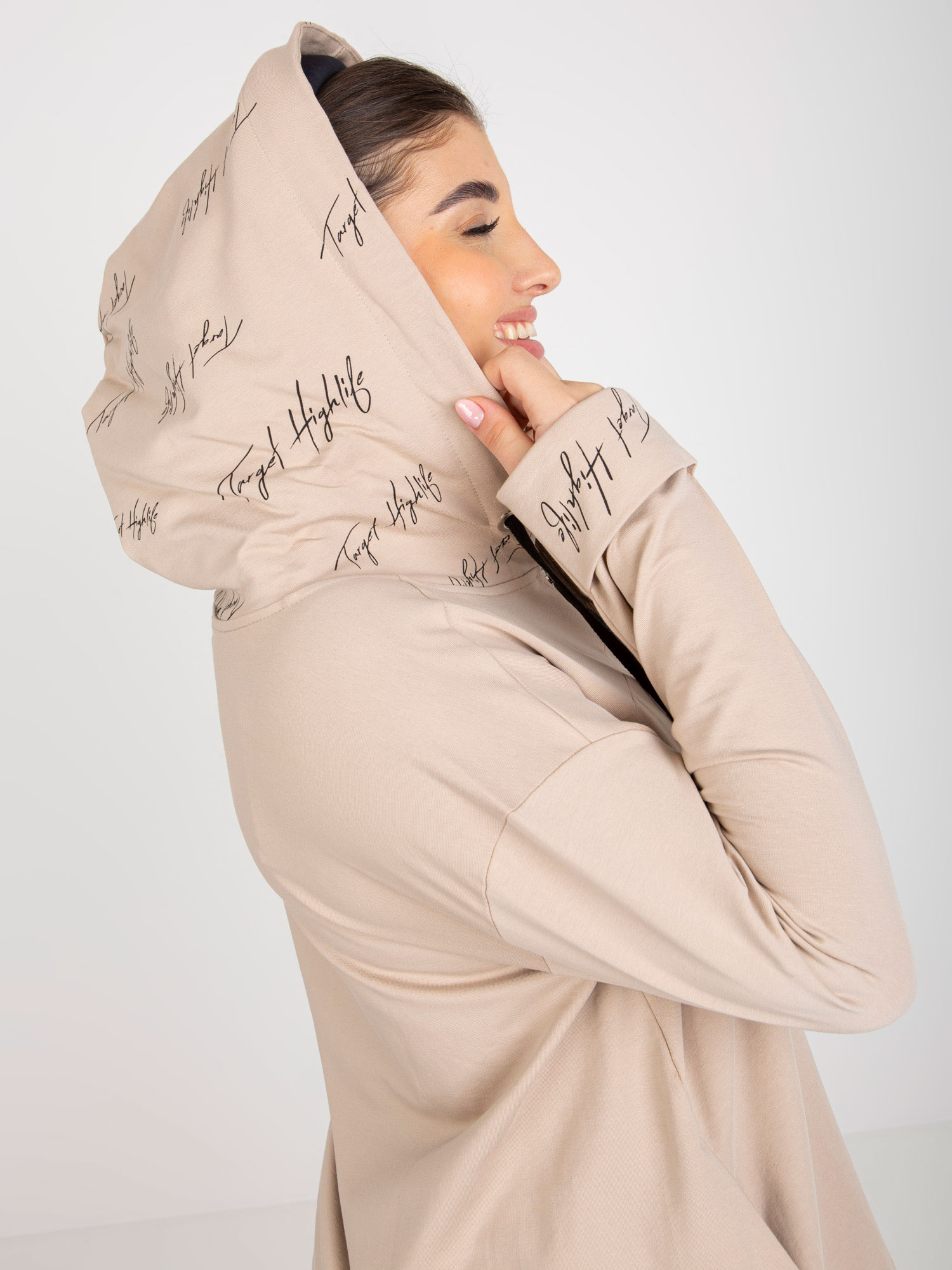Beżowa rozpinana bluza plus size z kapturem i kieszeniami