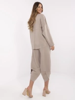 Ciemnobeżowy damski komplet z luźnymi spodniami