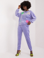 Hurt Jasnofioletowy komplet welurowy z bluzą w kwiaty