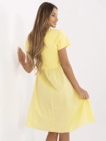 Jasnożółta letnia sukienka z dekoltem V