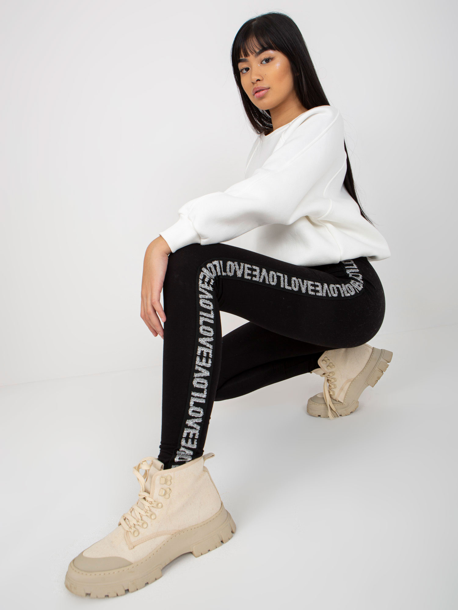 Czarne damskie legginsy casualowe z lampasami