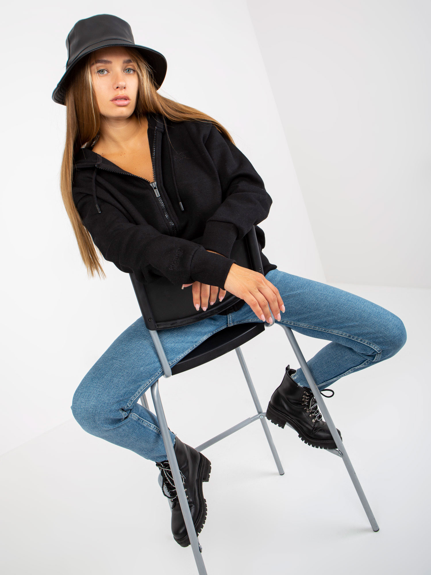 Czarna dresowa bluza rozpinana z kieszeniami SUBLEVEL