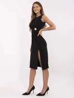 Czarna drapowana sukienka z rozcięciem