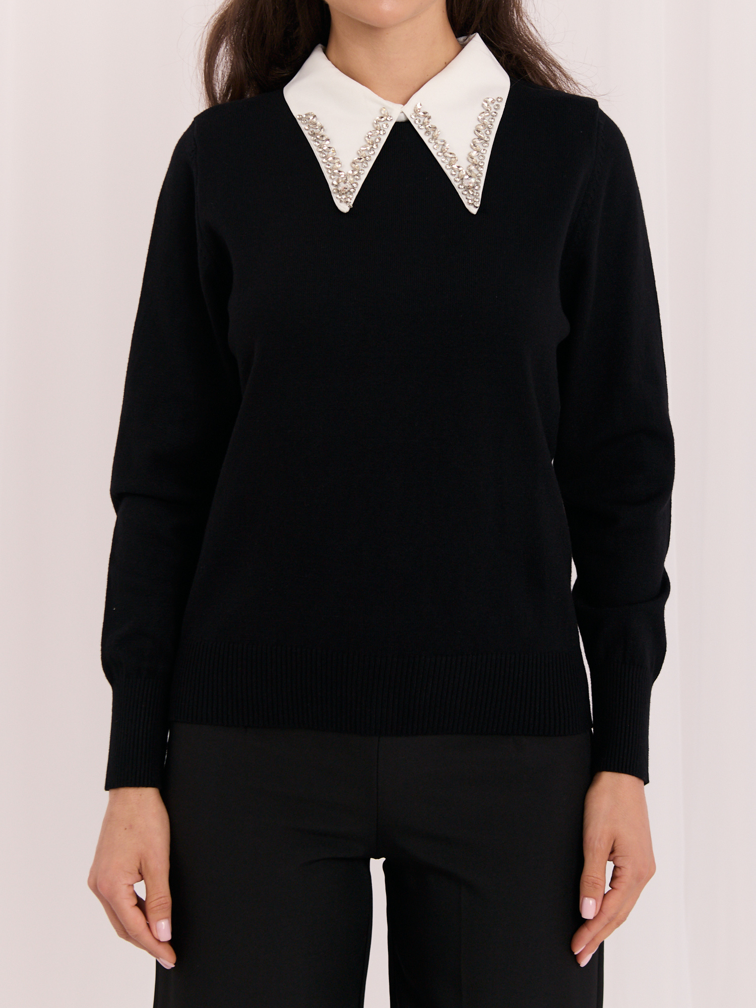 Czarny elegancki sweter z cyrkoniami