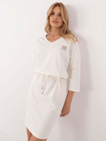 Hurtownia Ecru dresowa sukienka z rękawem 3/4