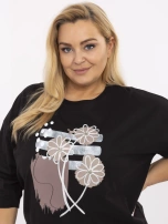 Czarna bluzka plus size z wyhaftowanymi kwiatami