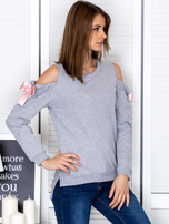 Hellegraue Cut-Out-Bluse mit Bändern.