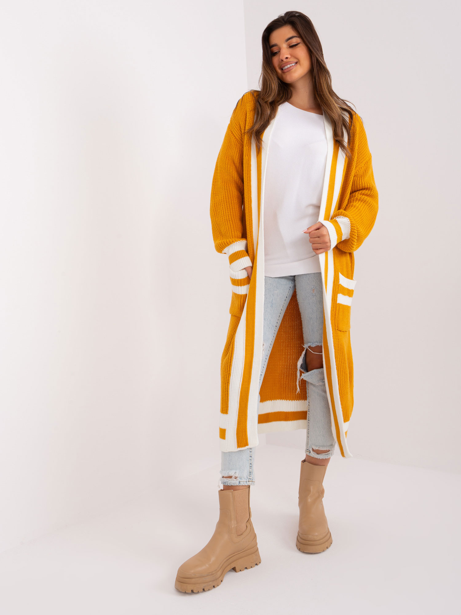 Mustard oversized long cardigan.