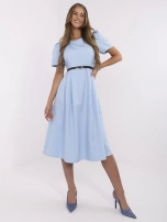 Himmelblaues, ausgestelltes Kleid für eine Hochzeit.