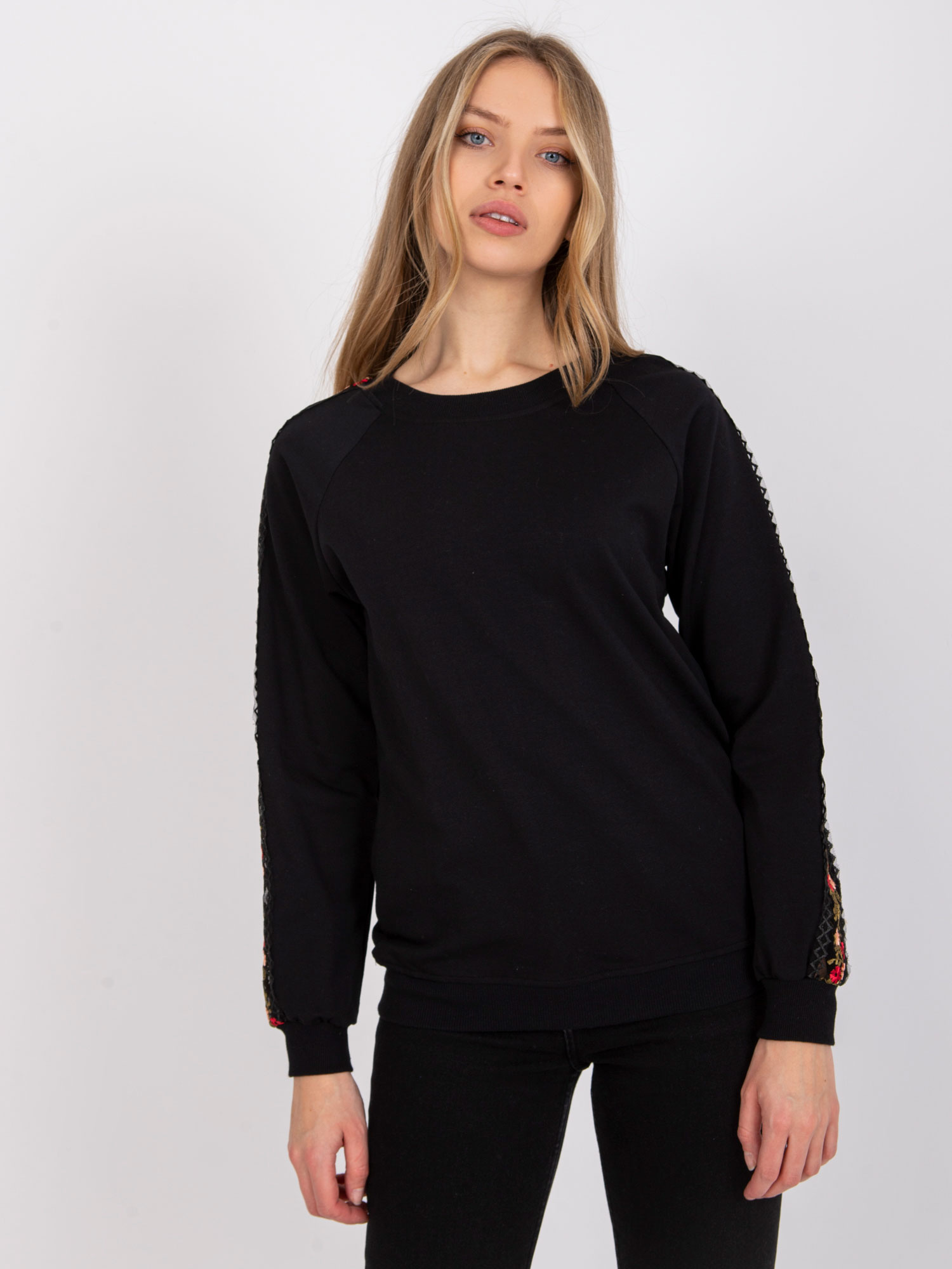 Schwarzer Hoodie mit dekorativen Ärmeln Adana RUE PARIS.