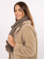 Ciemnobeżowy ciepły szal z pomponami