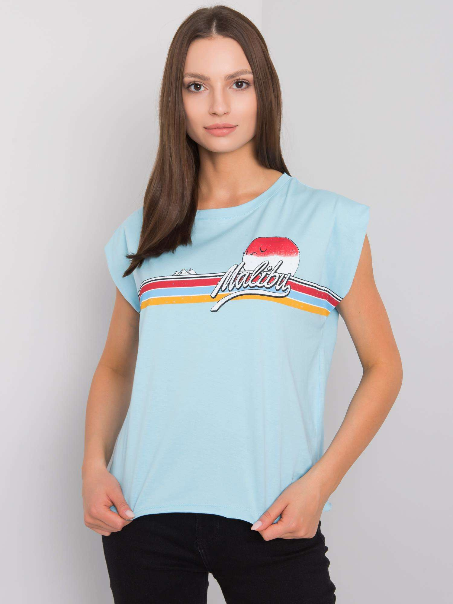Himmelblaues T-Shirt mit Malibu-Druck.