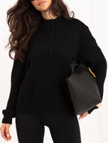 Schwarzer, warmer Pullover mit flauschiger Struktur.