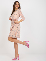 Hurtownia Jasnoróżowa sukienka z kwiatowym printem