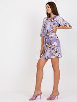 Fioletowa mini sukienka koktajlowa w kwiaty 