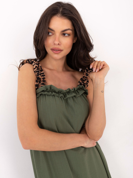 Khaki Kleid mit Trägern im Leopardenmuster.