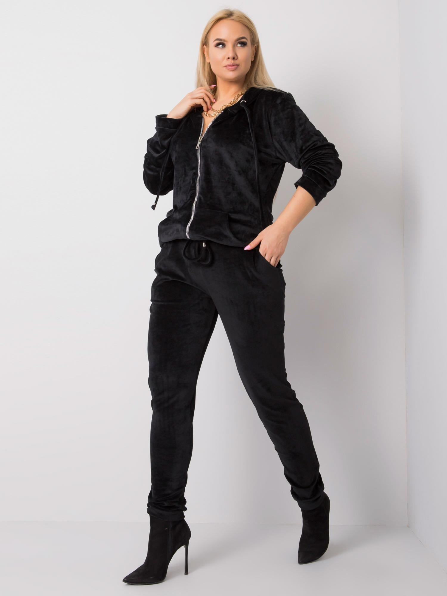 Czarny welurowy komplet plus size Michell