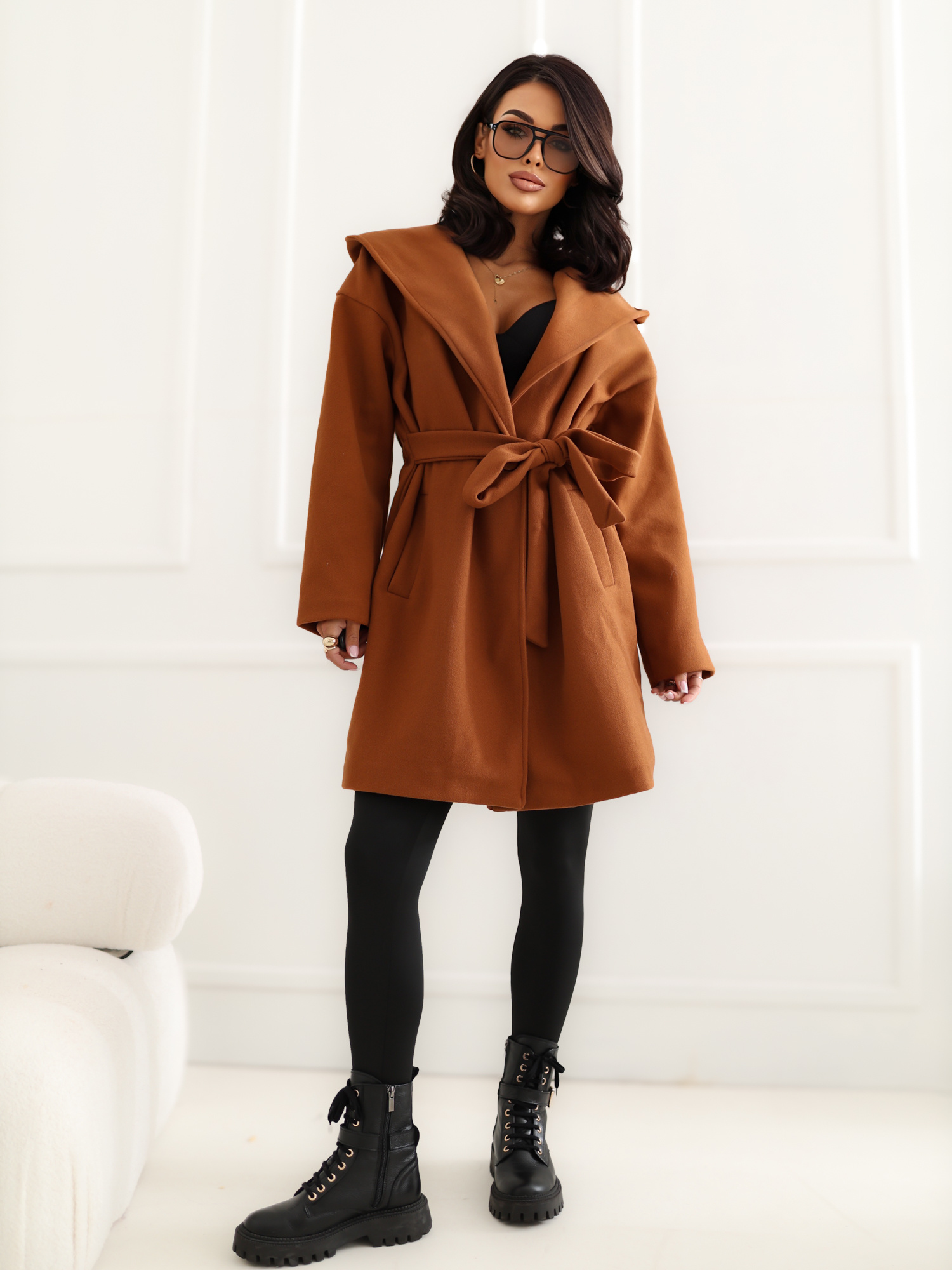 Light brown coat with button closure RUE PARIS.