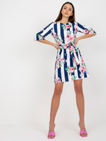 Hurt Biało-ciemnoniebieska sukienka koktajlowa w kwiaty 