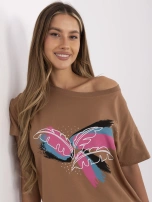 Jasnobrązowy damski t-shirt z nadrukiem