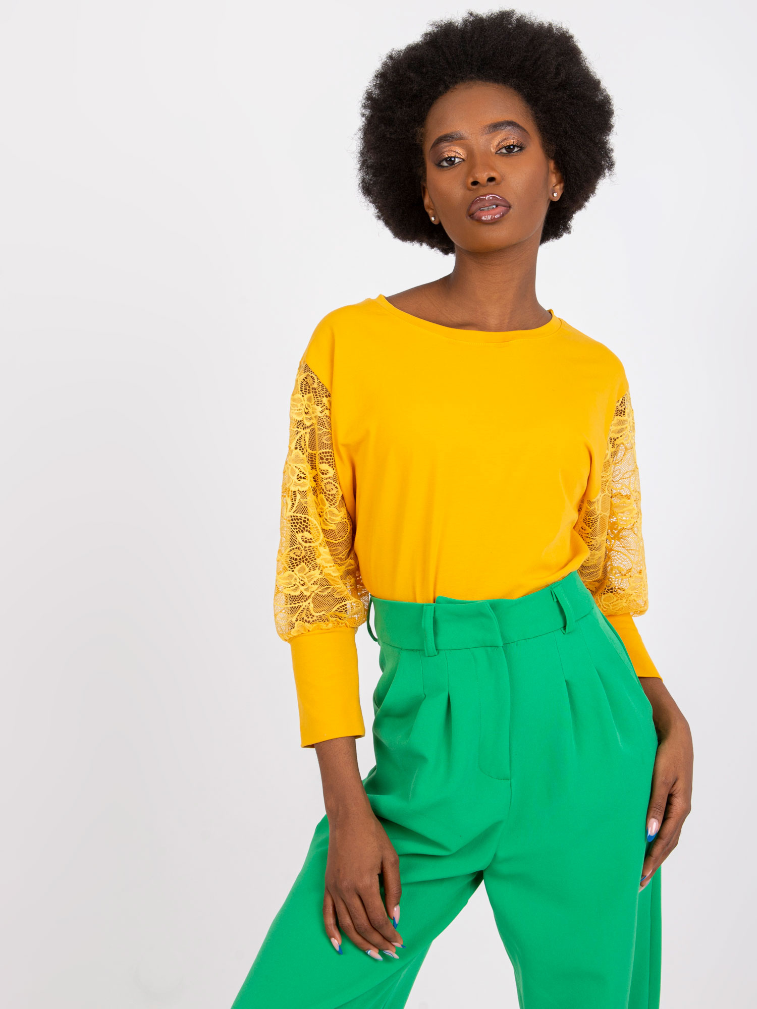 Heller orangefarbener Bluse mit Spitzenärmeln Hawana RUE PARIS.
