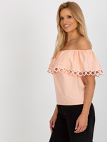 Damen Bluse in Pfirsich mit Spitze im Spanischen Stil.