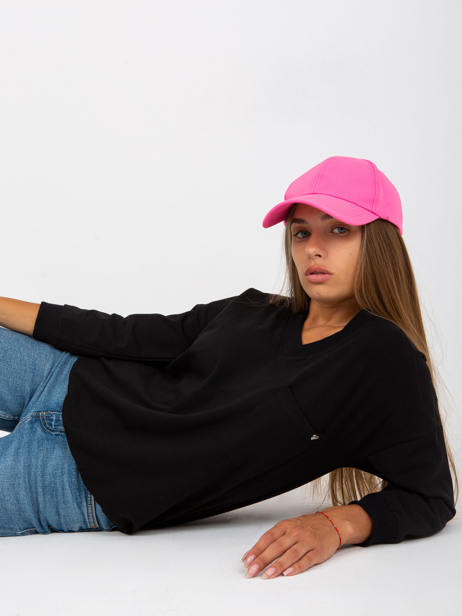 Czarna bawełniana bluzka basic z kieszenią