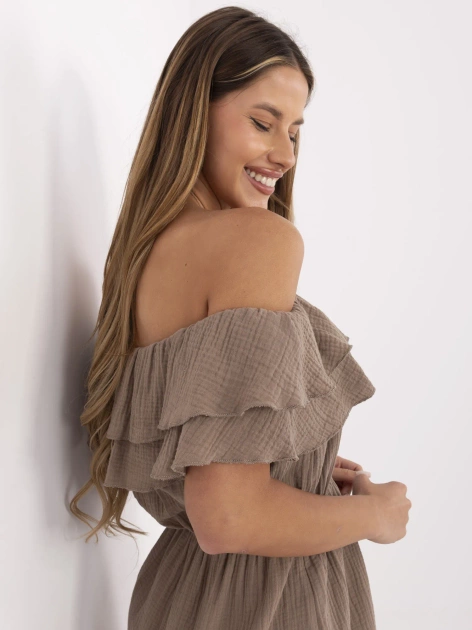 Ciemnobeżowy muślinowy kombinezon z gumką w pasie