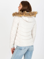 Hurtownia Biała pikowana kurtka przejściowa z kapturem 