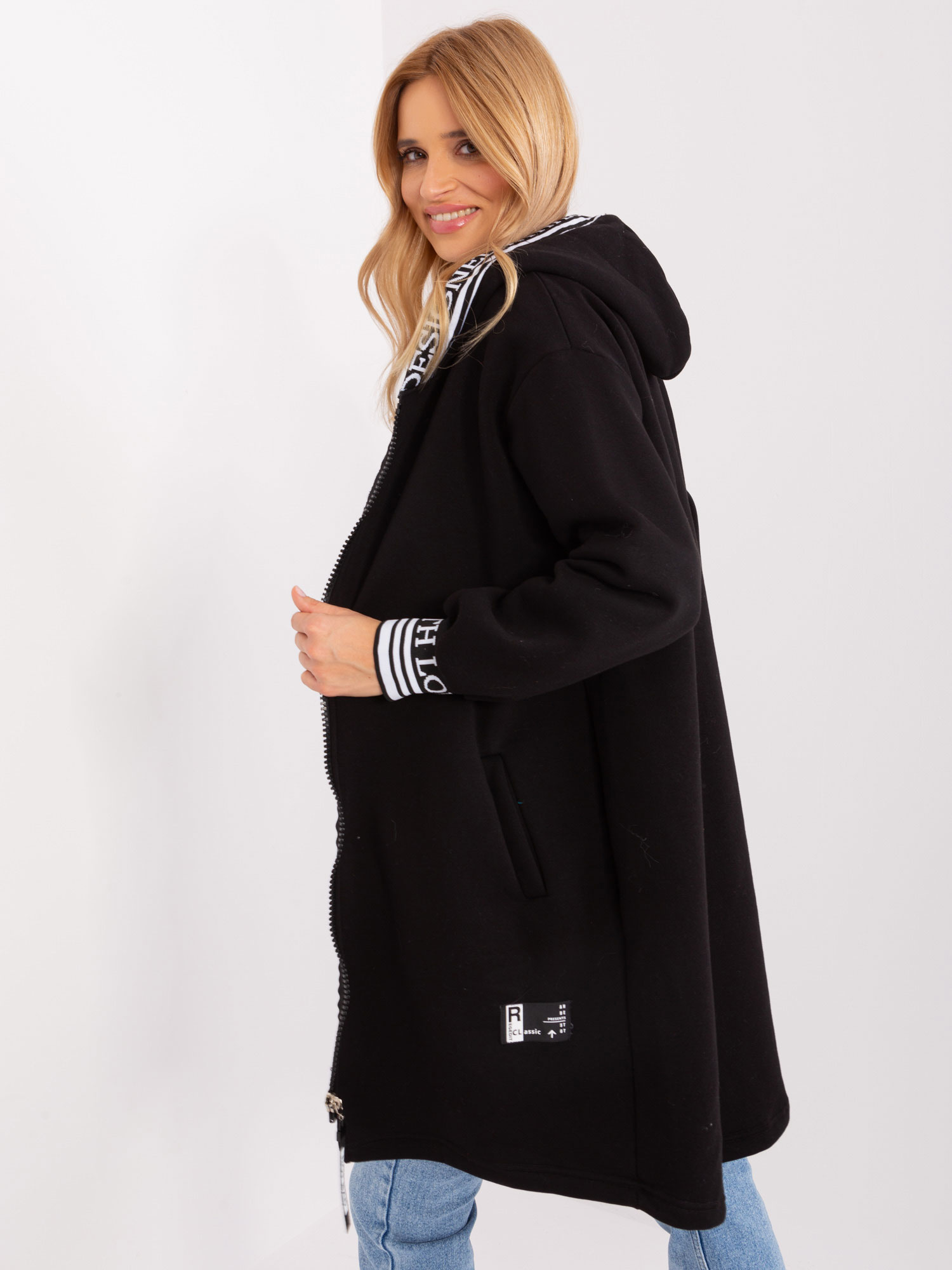 Czarna dresowa bluza rozpinana z kapturem