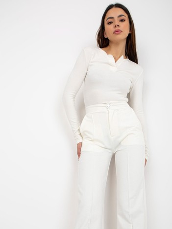 Hurtownia Ecru rozkloszowane spodnie dresowe z kantem