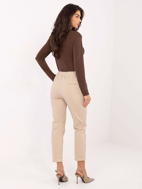 Beżowe materiałowe spodnie z kieszeniami
