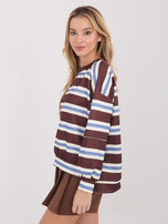 Czekoladowa bluza z naszywką na rękawie