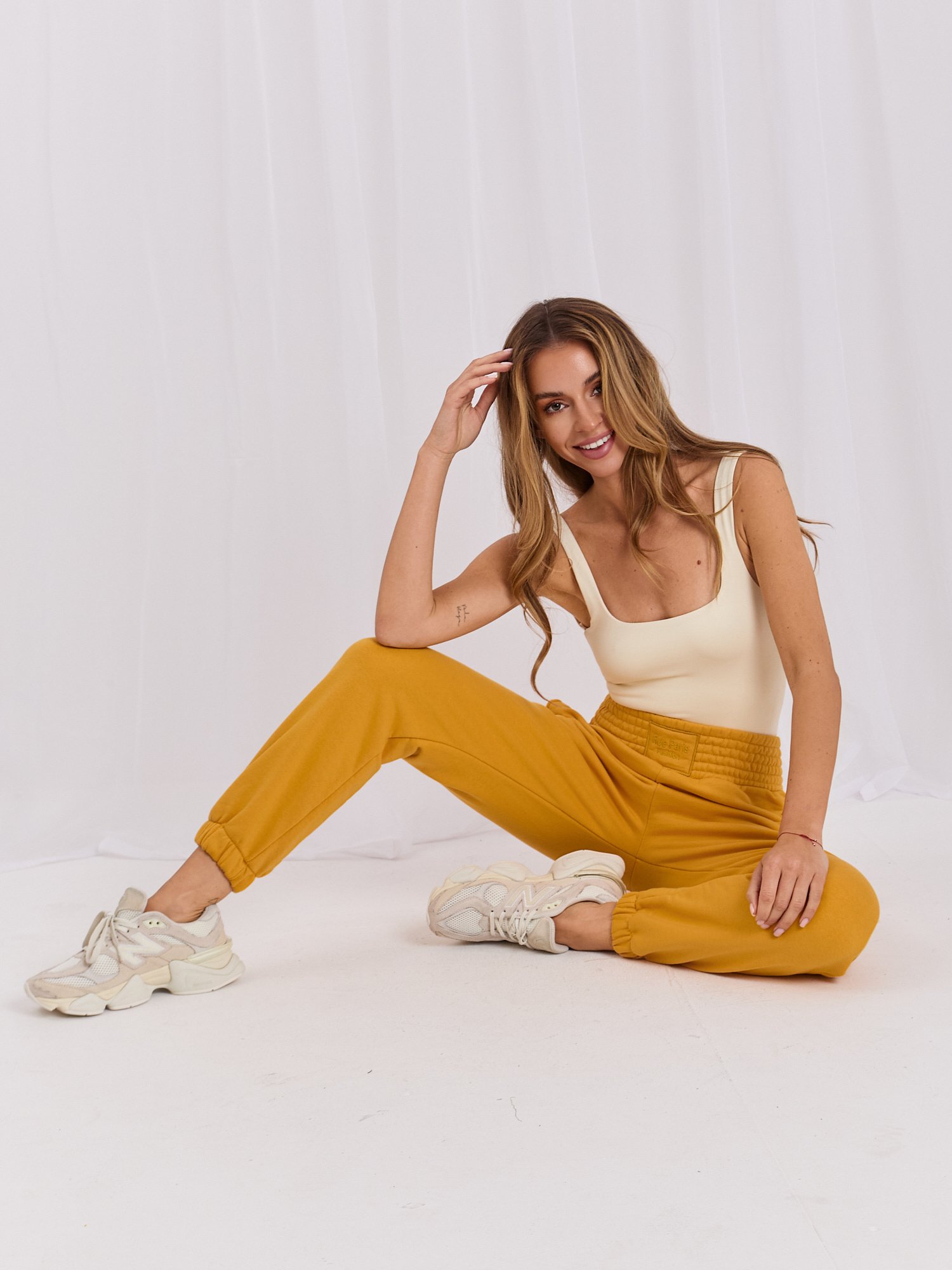 Helle orange Jogginghose mit Taschen RUE PARIS.