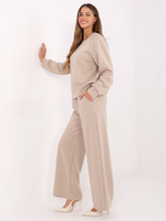 Beżowy dwuczęściowy komplet w jednolitym kolorze