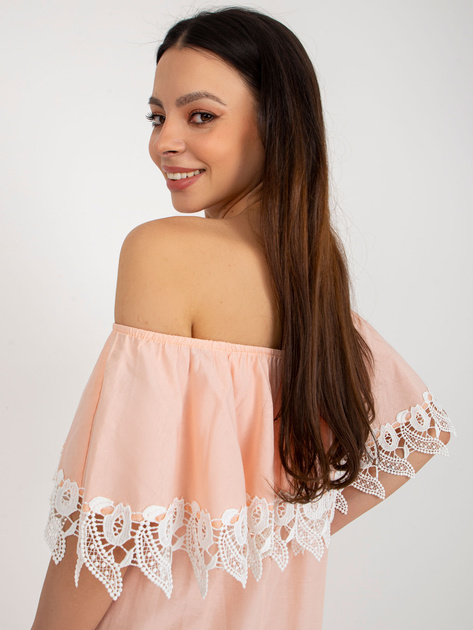 Hurt Brzoskwiniowa sukienka hiszpanka z koronką