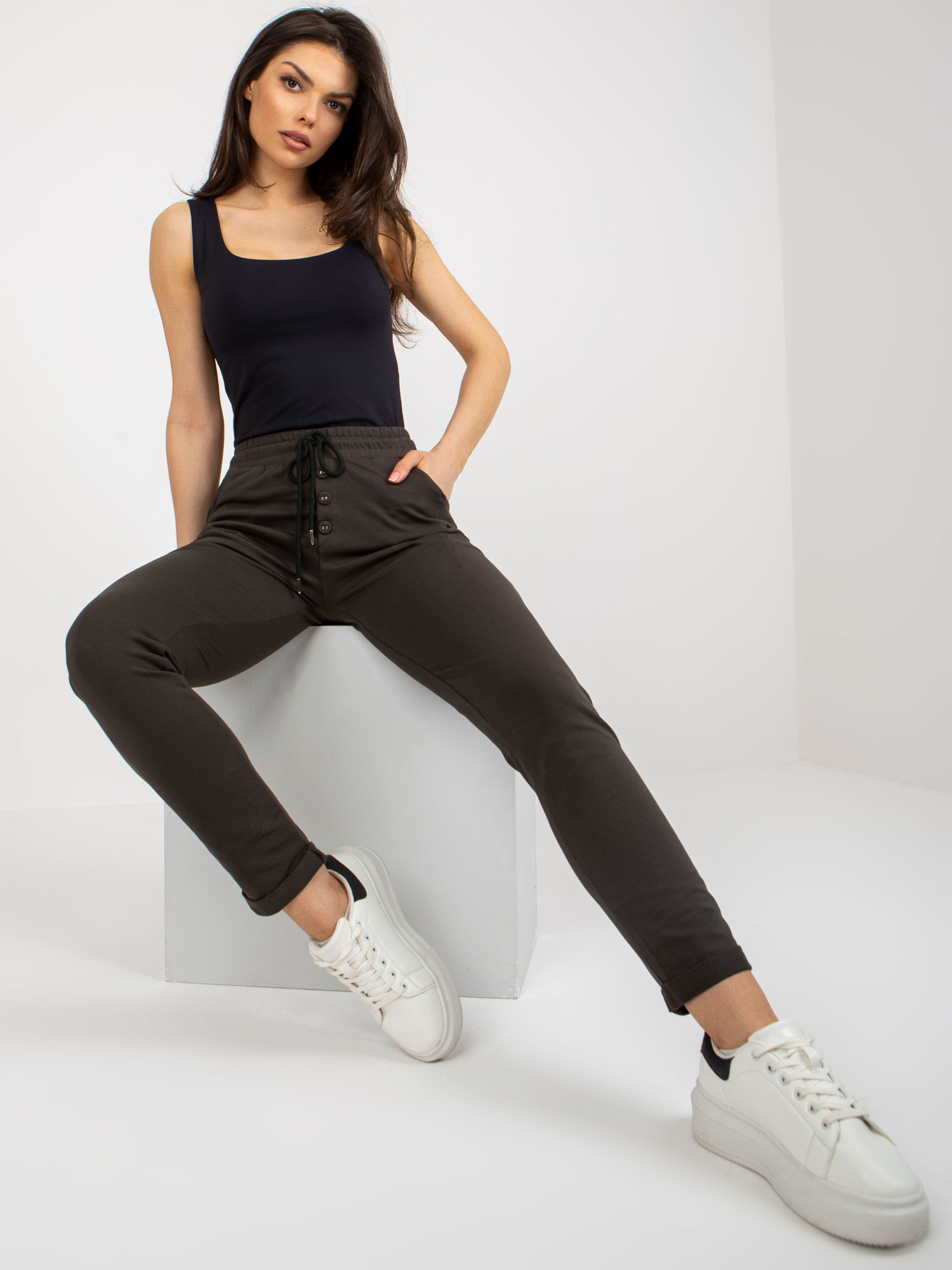 Hurt Khaki Baumwoll Jogginghose mit Gummizug in der Taille.