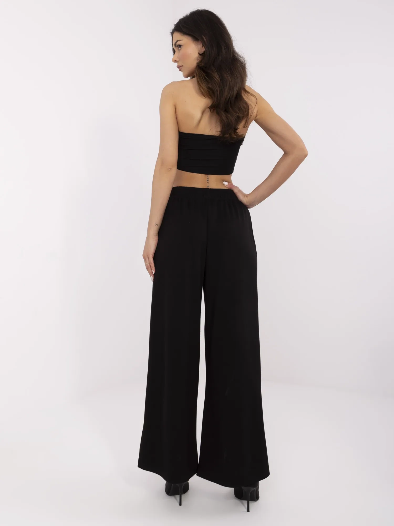 Black women's basic pants with wide leg.