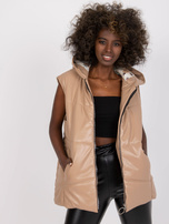 Beżowa damska kamizelka z eko skóry z kapturem