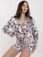 Ciemnoszaro-ecru garnitur z kwiatową broszką