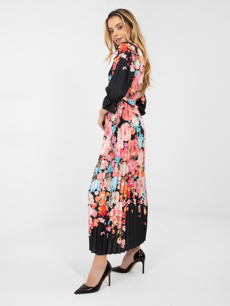 Czarna satynowa sukienka z paskiem