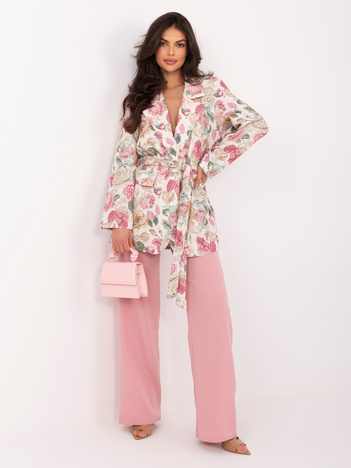 Różowa elegancka marynarka z wiązanym paskiem