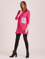 Różowa tunika o luźnym kroju z kieszenią