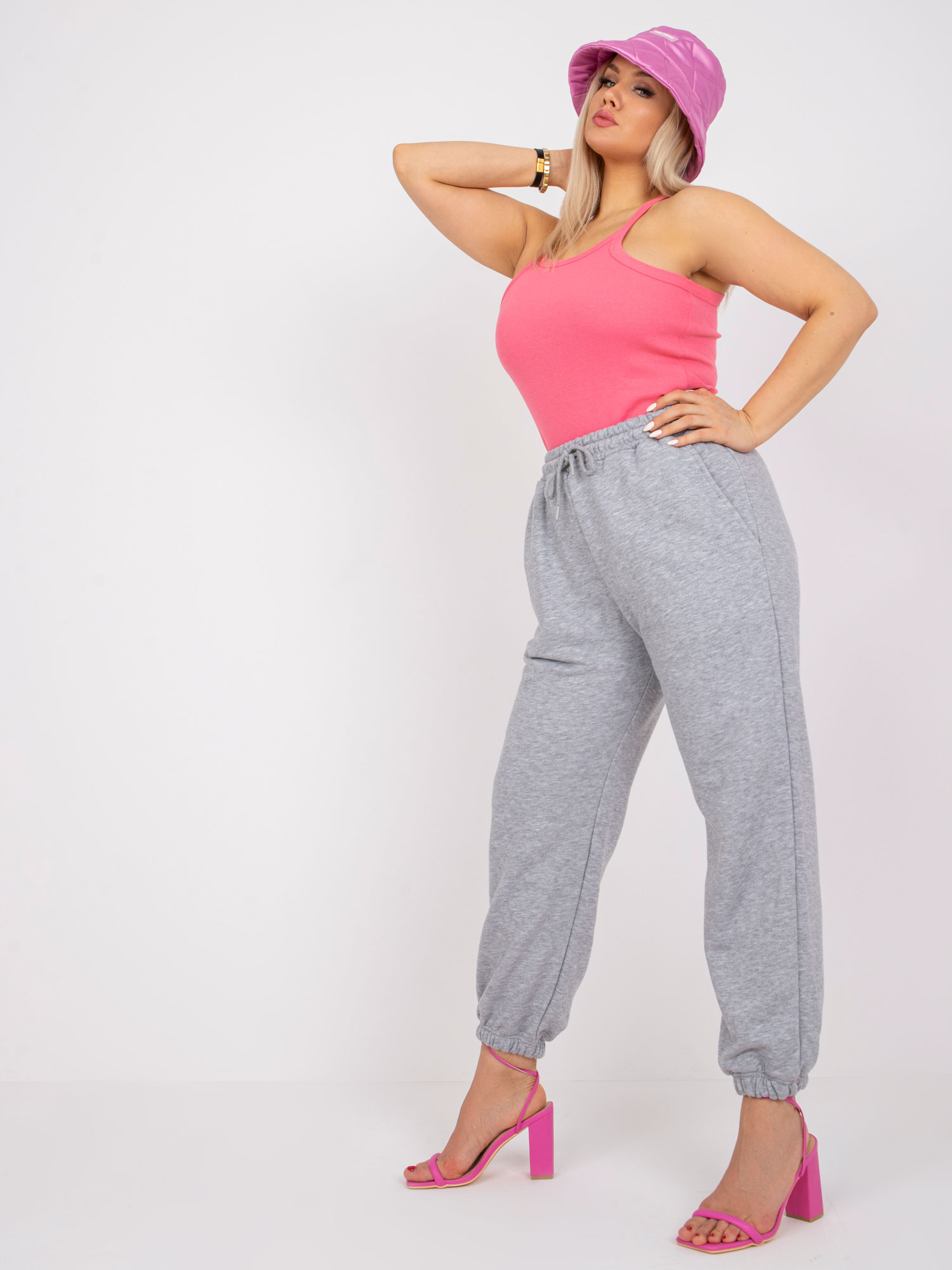 Pilkos melange spalvos plus size medvilninės Ainhoa sportinės kelnės.