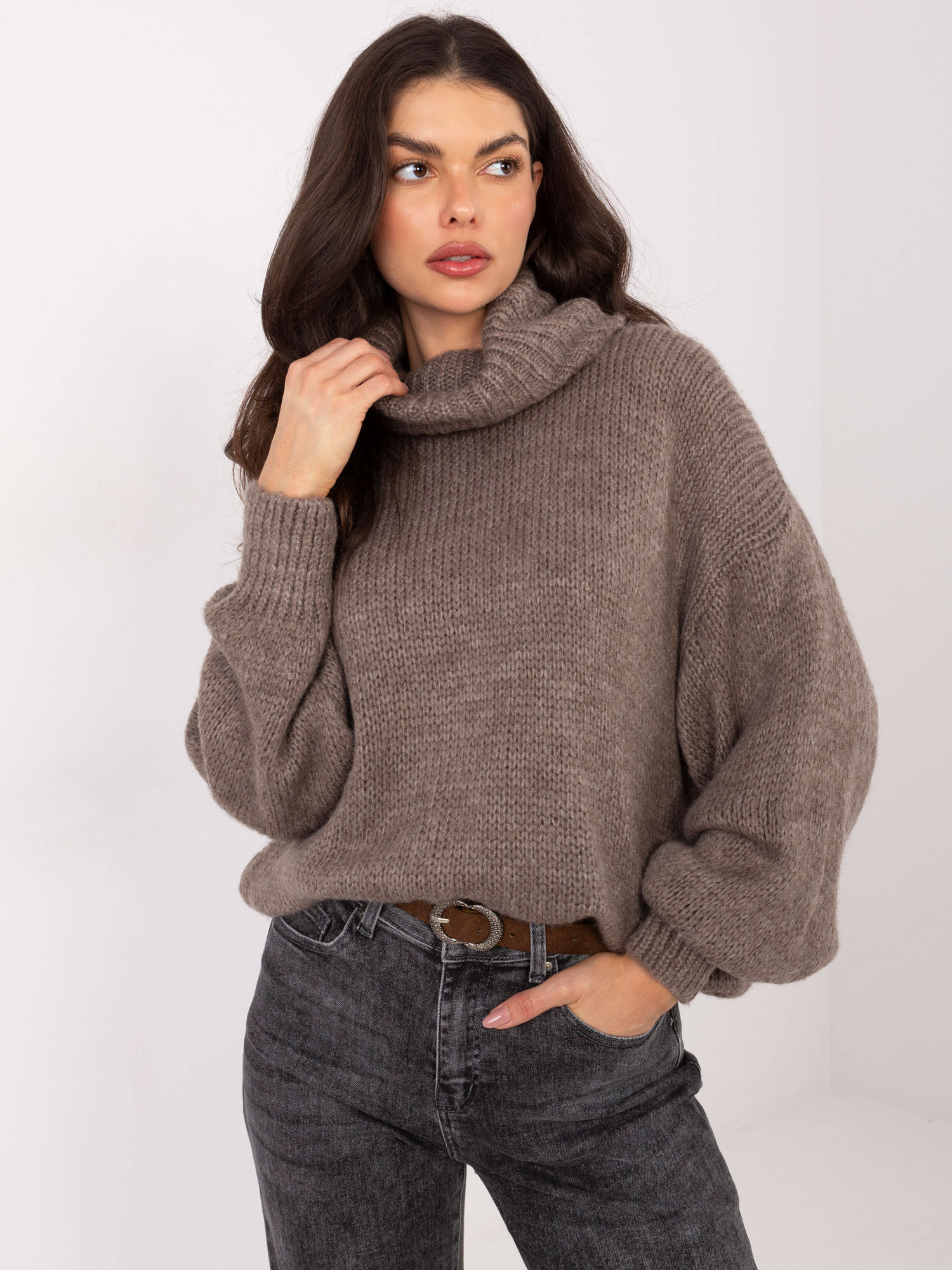 Sweter ciemny bezowy
